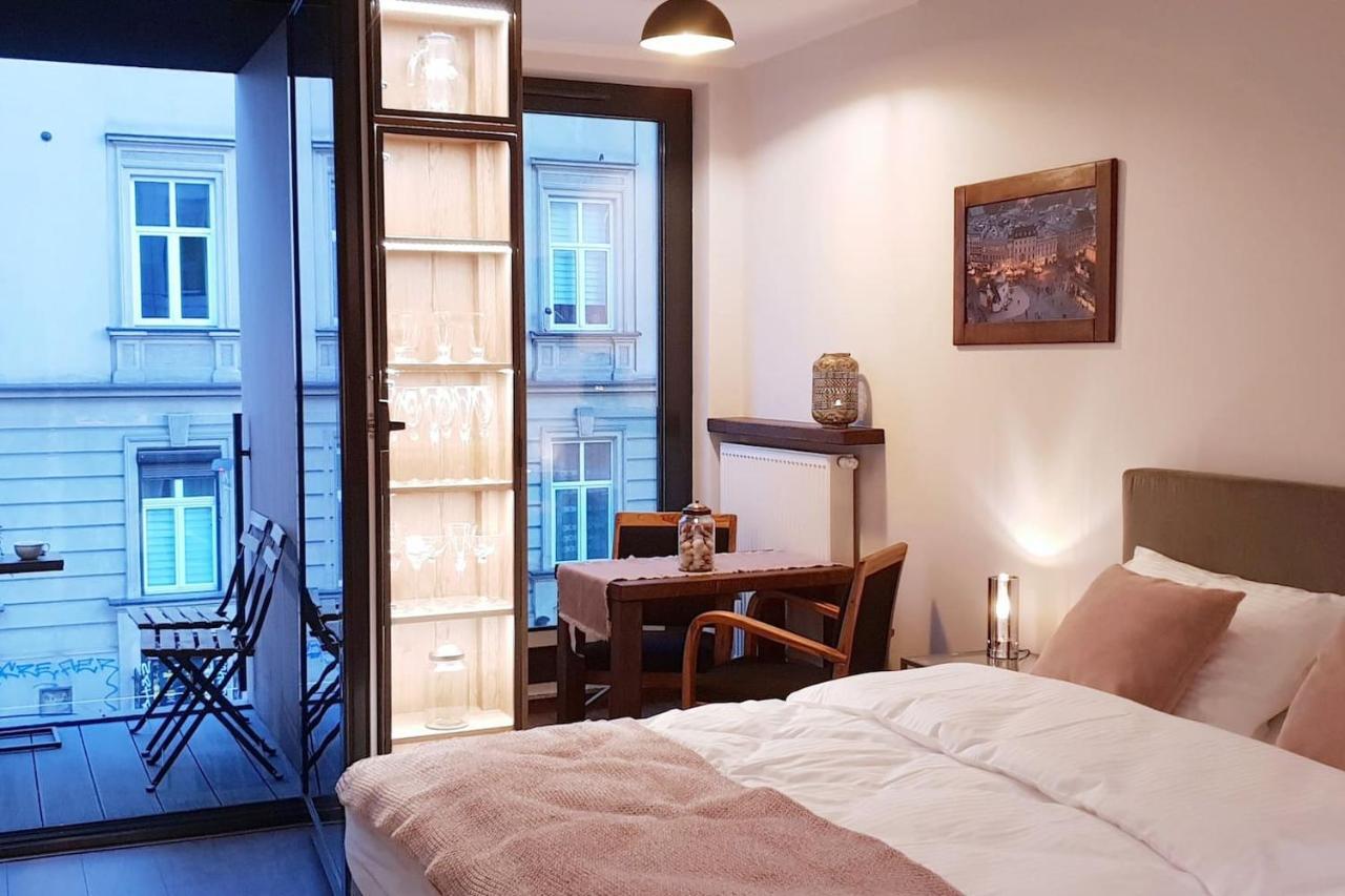 Boutique 108 - Old City, Luxury Apt. With A Garage Cracovie Extérieur photo