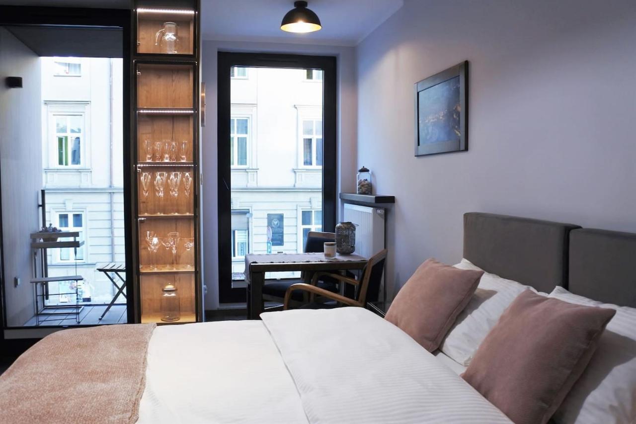 Boutique 108 - Old City, Luxury Apt. With A Garage Cracovie Extérieur photo