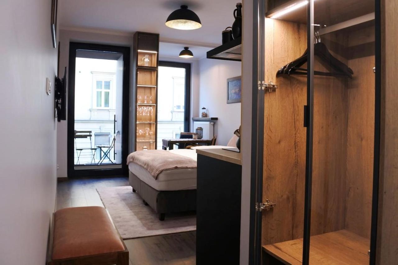 Boutique 108 - Old City, Luxury Apt. With A Garage Cracovie Extérieur photo