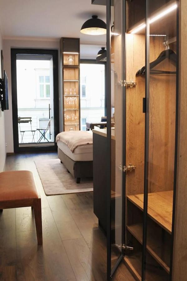 Boutique 108 - Old City, Luxury Apt. With A Garage Cracovie Extérieur photo