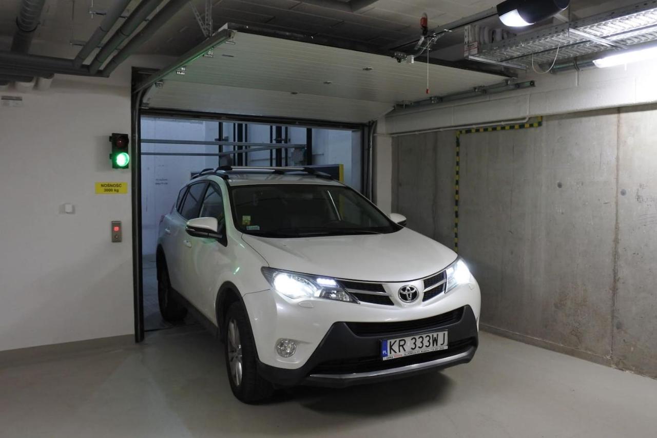 Boutique 108 - Old City, Luxury Apt. With A Garage Cracovie Extérieur photo