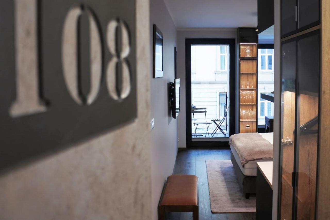 Boutique 108 - Old City, Luxury Apt. With A Garage Cracovie Extérieur photo